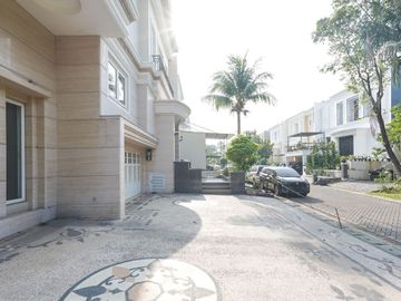 Rumah Mewah Posisi Hoek di Kawasan Elite PIK Penjaringan Jakarta Utara GB-18794
