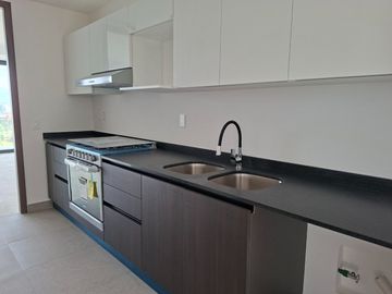 Estrena Departamento de Lujo en Torre Blue – Bosque Real 200 m² | 3 recámaras | Vista al green| Amenidades de alto nivel