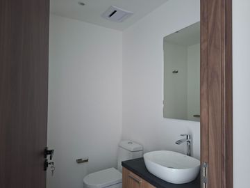Estrena Departamento de Lujo en Torre Blue – Bosque Real 200 m² | 3 recámaras | Vista al green| Amenidades de alto nivel