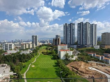 Estrena Departamento de Lujo en Torre Blue – Bosque Real 200 m² | 3 recámaras | Vista al green| Amenidades de alto nivel