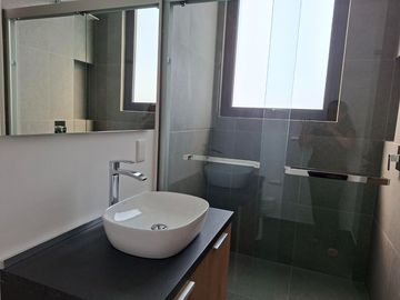 Estrena Departamento de Lujo en Torre Blue – Bosque Real 200 m² | 3 recámaras | Vista al green| Amenidades de alto nivel