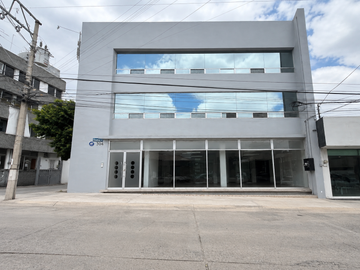 RENTA DE OFICINAS EN JARDINES DEL MORAL PLANTA BAJA