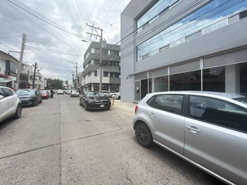 RENTA DE OFICINAS EN JARDINES DEL MORAL PLANTA BAJA