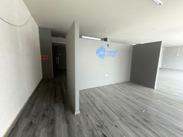 RENTA DE OFICINAS EN JARDINES DEL MORAL PLANTA BAJA