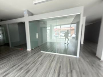 RENTA DE OFICINAS EN JARDINES DEL MORAL PLANTA BAJA