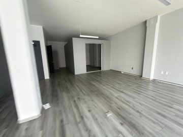 RENTA DE OFICINAS EN JARDINES DEL MORAL PLANTA BAJA