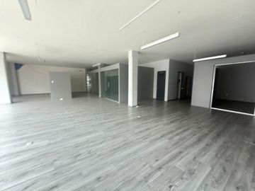 RENTA DE OFICINAS EN JARDINES DEL MORAL PLANTA BAJA