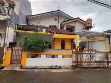 DIJUAL RUMAH BAGUS 2 LANTAI LOKASI STRATEGIS