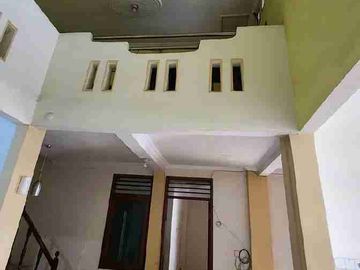 DIJUAL RUMAH BAGUS 2 LANTAI LOKASI STRATEGIS