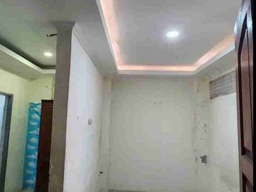 DIJUAL RUMAH BAGUS 2 LANTAI LOKASI STRATEGIS