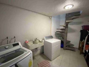 Vendo casa del 257m², en Col. Florida, cerca de avenidas principales. 