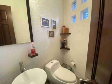 Vendo casa del 257m², en Col. Florida, cerca de avenidas principales. 