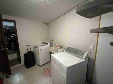 Vendo casa del 257m², en Col. Florida, cerca de avenidas principales. 