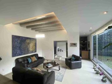 Vendo casa del 257m², en Col. Florida, cerca de avenidas principales. 