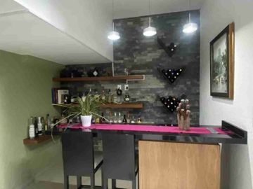 Vendo casa del 257m², en Col. Florida, cerca de avenidas principales. 