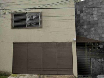 Vendo casa del 257m², en Col. Florida, cerca de avenidas principales. 