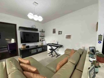 Vendo casa del 257m², en Col. Florida, cerca de avenidas principales. 