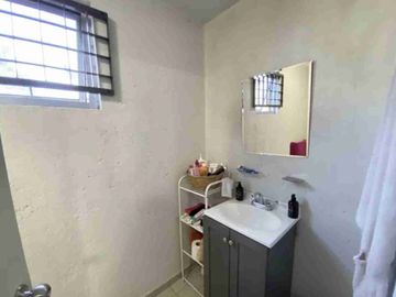 Vendo casa del 257m², en Col. Florida, cerca de avenidas principales. 