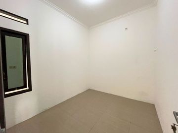 JUAL RUMAH MURAH FULL BANGUNAN BARU DI KOMPLEK KOTA SERANG BARU, CIBARUSAH