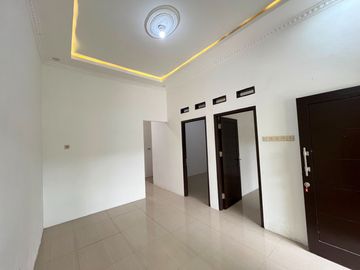 JUAL RUMAH MURAH FULL BANGUNAN BARU DI KOMPLEK KOTA SERANG BARU, CIBARUSAH