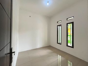 JUAL RUMAH MURAH FULL BANGUNAN BARU DI KOMPLEK KOTA SERANG BARU, CIBARUSAH