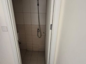 Disewakan rumah murah bagus sudah renovasi 2 lantai di Cluster Thames Jakarta Garden City Jakarta Timur siap huni minimalis modern