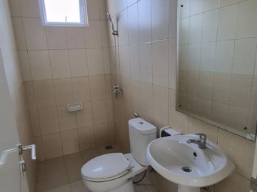 Disewakan rumah murah bagus sudah renovasi 2 lantai di Cluster Thames Jakarta Garden City Jakarta Timur siap huni minimalis modern