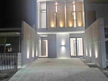 Rumah Baru 2 Lantai Surabaya Timur