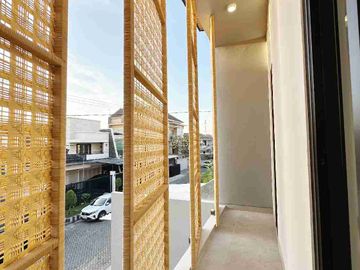 Rumah Baru 2 Lantai Surabaya Timur