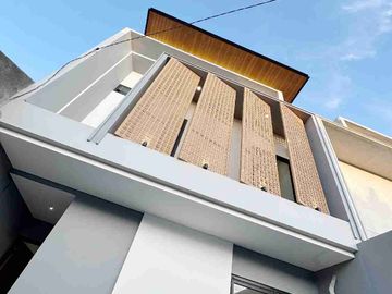 Rumah Baru 2 Lantai Surabaya Timur