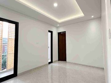 Rumah Baru 2 Lantai Surabaya Timur