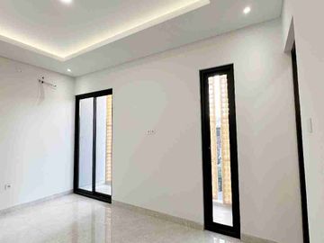 Rumah Baru 2 Lantai Surabaya Timur