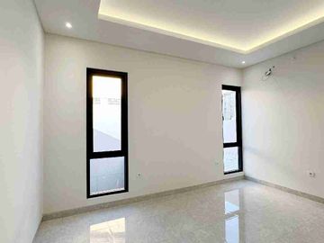 Rumah Baru 2 Lantai Surabaya Timur