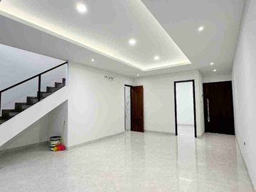 Rumah Baru 2 Lantai Surabaya Timur