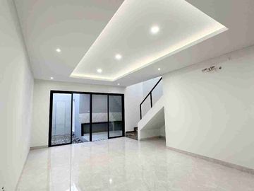 Rumah Baru 2 Lantai Surabaya Timur