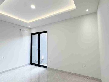 Rumah Baru 2 Lantai Surabaya Timur