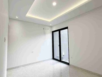 Rumah Baru 2 Lantai Surabaya Timur