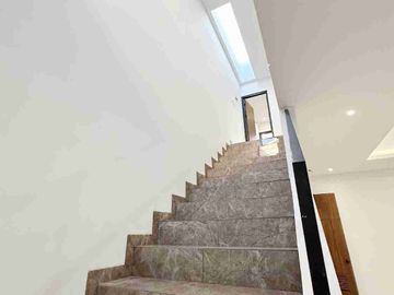 Rumah Baru 2 Lantai Surabaya Timur