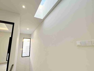Rumah Baru 2 Lantai Surabaya Timur