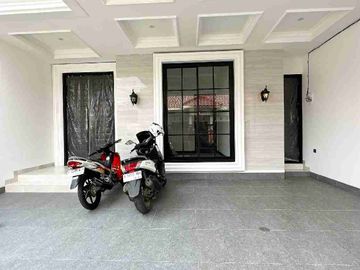 rumah 2 lantai Cibubur Ciracas dekat jl lapangan tembak