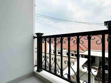 rumah 2 lantai Cibubur Ciracas dekat jl lapangan tembak