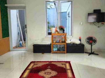 Rumah Asri Dengan Taman Di Pinewood Banjar Wijaya Tangerang