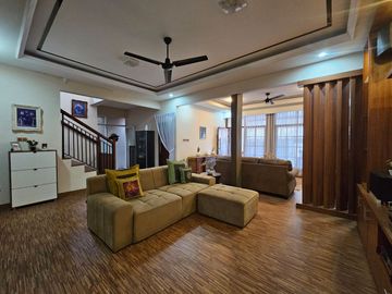 Dijual Rumah Mewah Resort Style LT 700m² di Tambun Selatan, Ada Lapangan Olahraga & Fully Furnished - SHM