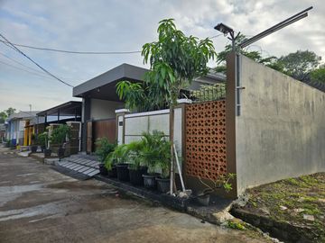 Dijual Rumah Mewah Resort Style LT 700m² di Tambun Selatan, Ada Lapangan Olahraga & Fully Furnished - SHM