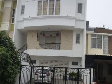 Dijual Rumah Mewah 3 Lantai Minimalis Modern Kayara PIK Jakarta Utara Luas 180m2 SHM Hadap Utara Strategic