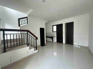 DIJUAL RUMAH 2 LANTAI LOKASI SANGAT STRATEGIS DI CLUSTER ARYA GREEN PAMULANG HR44