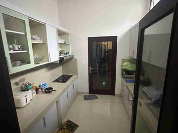 DIJUAL RUMAH MODERN 2 LANTAI DI PONDOK PERMAI, UTARA MIROTA GODEAN