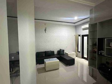 DIJUAL RUMAH MODERN 2 LANTAI DI PONDOK PERMAI, UTARA MIROTA GODEAN