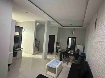 DIJUAL RUMAH MODERN 2 LANTAI DI PONDOK PERMAI, UTARA MIROTA GODEAN