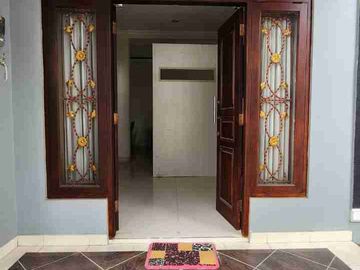 DIJUAL RUMAH MODERN 2 LANTAI DI PONDOK PERMAI, UTARA MIROTA GODEAN